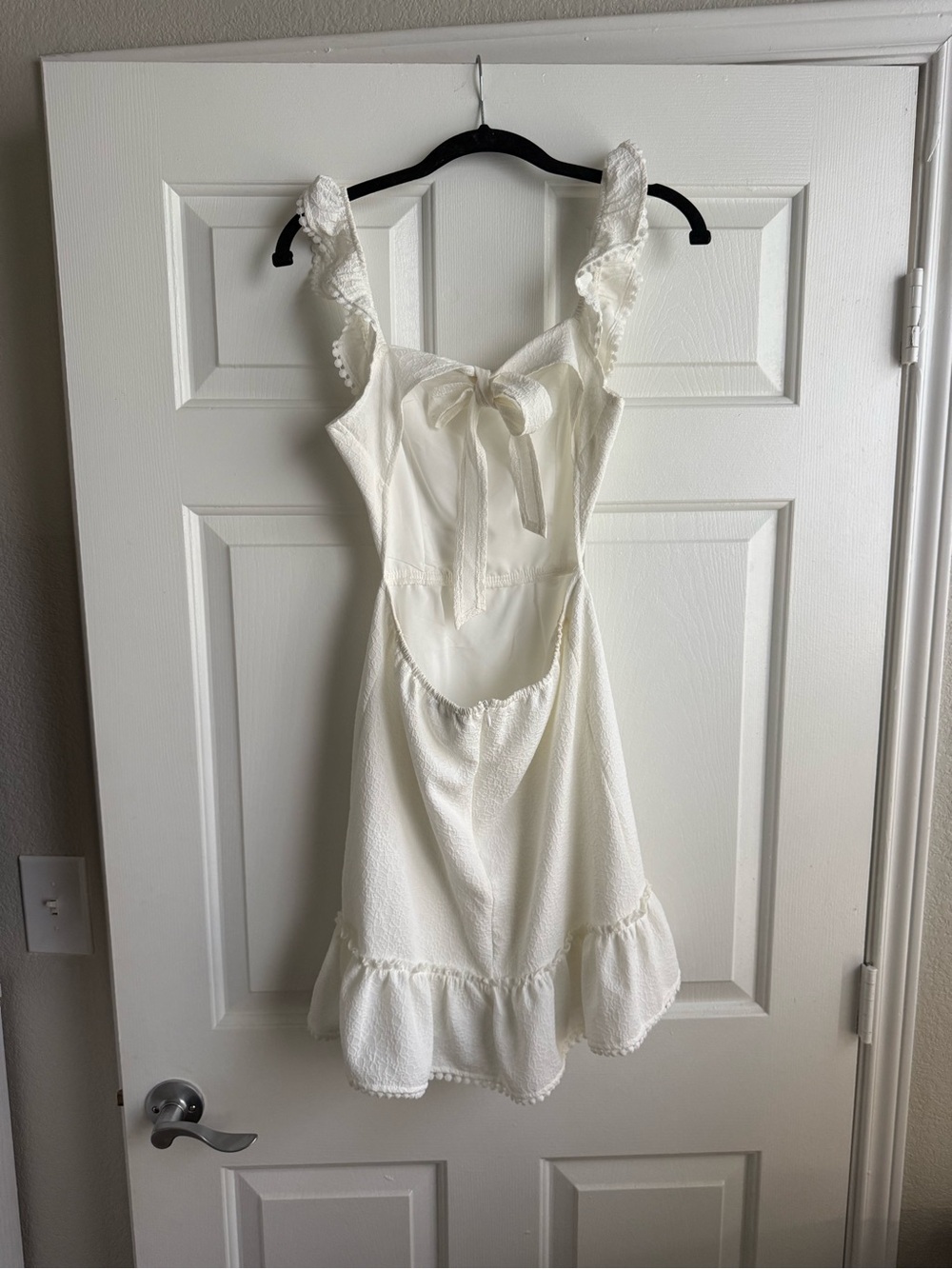 Backless Ruffle Hem White Sundress - Picture 2 of 4